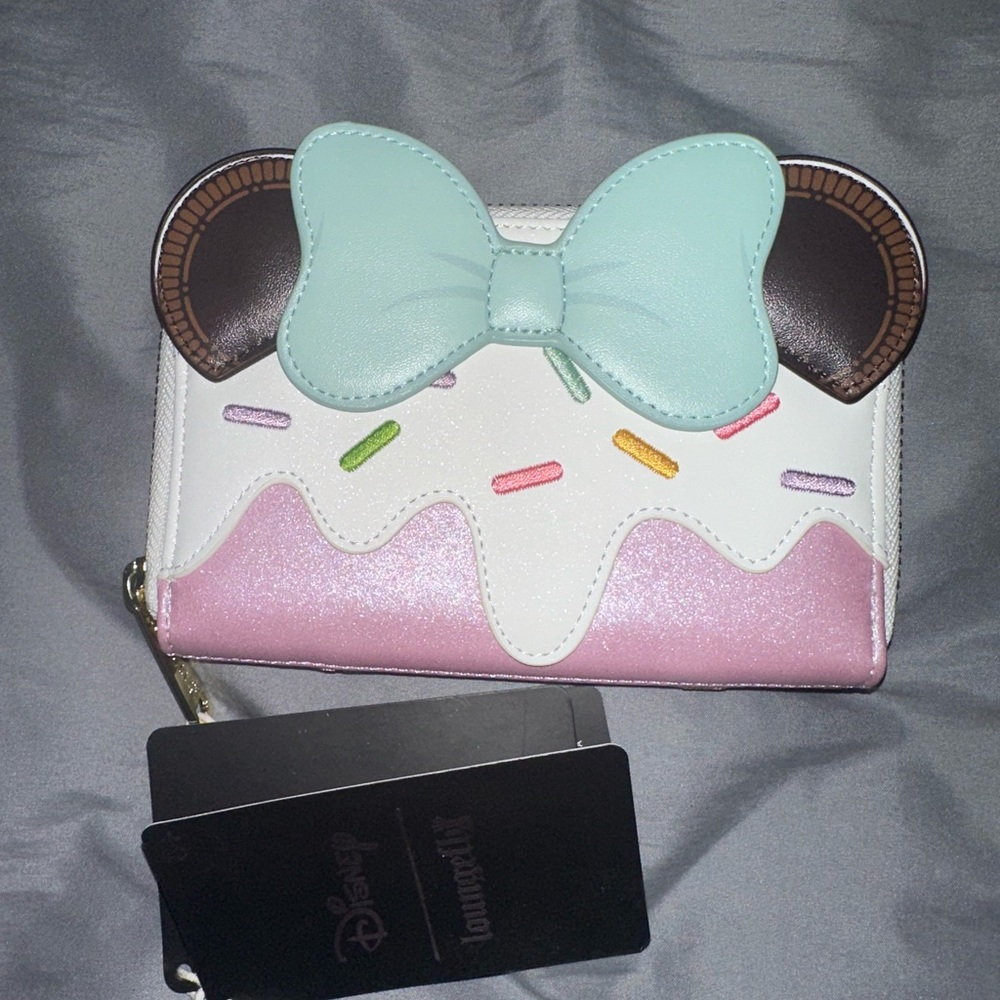 Loungefly Disney Minnie Mouse wallet with Bow